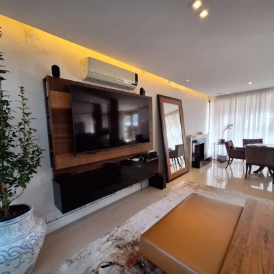 Casa em Condomínio com 282m², 4 quartos, 3 suítes, 2 garagens, no bairro João Paulo em Florianópolis