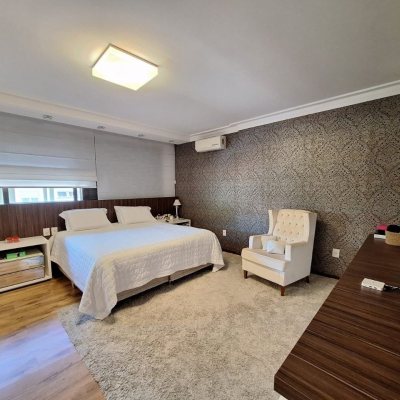 Casa em Condomínio com 282m², 4 quartos, 3 suítes, 2 garagens, no bairro João Paulo em Florianópolis