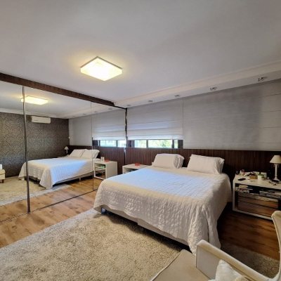 Casa em Condomínio com 282m², 4 quartos, 3 suítes, 2 garagens, no bairro João Paulo em Florianópolis