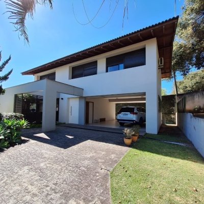 Casa em Condomínio com 282m², 4 quartos, 3 suítes, 2 garagens, no bairro João Paulo em Florianópolis