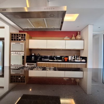 Casa em Condomínio com 282m², 4 quartos, 3 suítes, 2 garagens, no bairro João Paulo em Florianópolis