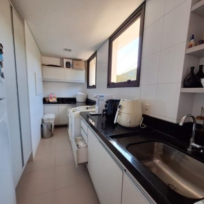Casa em Condomínio com 282m², 4 quartos, 3 suítes, 2 garagens, no bairro João Paulo em Florianópolis