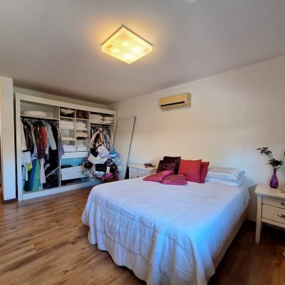 Casa em Condomínio com 282m², 4 quartos, 3 suítes, 2 garagens, no bairro João Paulo em Florianópolis