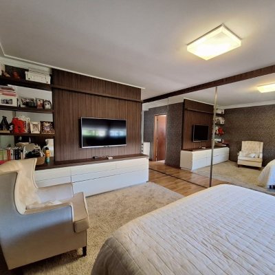 Casa em Condomínio com 282m², 4 quartos, 3 suítes, 2 garagens, no bairro João Paulo em Florianópolis