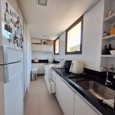 Casa em Condomínio com 282m², 4 quartos, 3 suítes, 2 garagens, no bairro João Paulo em Florianópolis