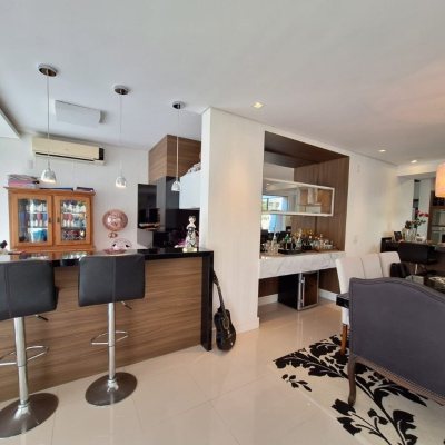 Casa em Condomínio com 282m², 4 quartos, 3 suítes, 2 garagens, no bairro João Paulo em Florianópolis