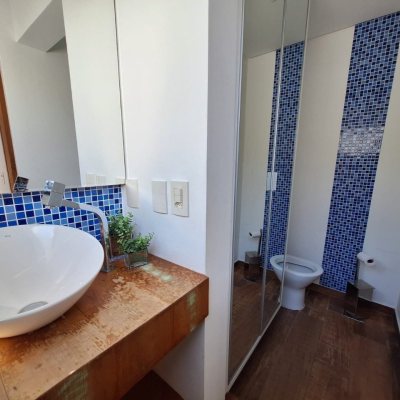 Casa em Condomínio com 282m², 4 quartos, 3 suítes, 2 garagens, no bairro João Paulo em Florianópolis