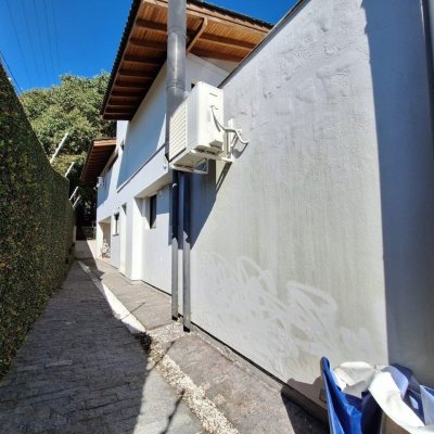 Casa em Condomínio com 282m², 4 quartos, 3 suítes, 2 garagens, no bairro João Paulo em Florianópolis