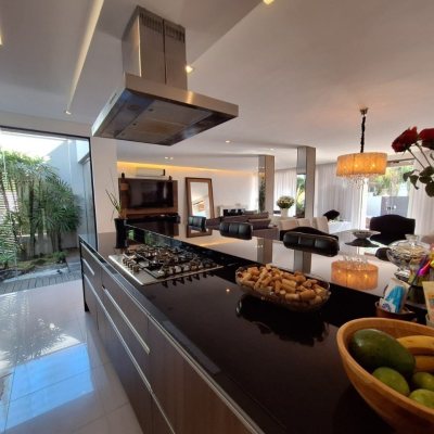Casa em Condomínio com 282m², 4 quartos, 3 suítes, 2 garagens, no bairro João Paulo em Florianópolis