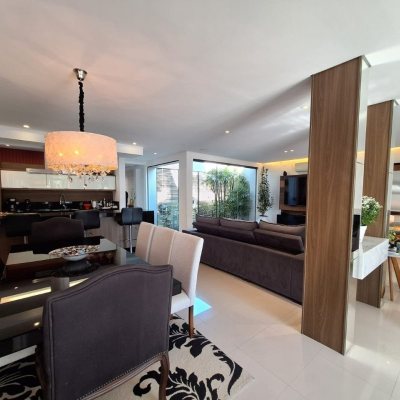 Casa em Condomínio com 282m², 4 quartos, 3 suítes, 2 garagens, no bairro João Paulo em Florianópolis