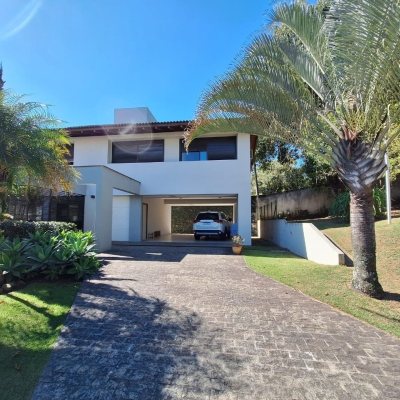 Casa em Condomínio com 282m², 4 quartos, 3 suítes, 2 garagens, no bairro João Paulo em Florianópolis