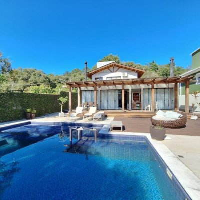 Casa em Condomínio com 282m², 4 quartos, 3 suítes, 2 garagens, no bairro João Paulo em Florianópolis