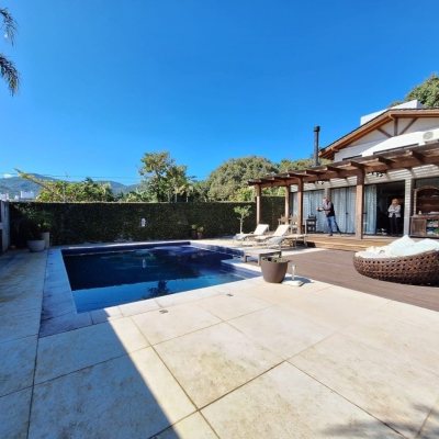 Casa em Condomínio com 282m², 4 quartos, 3 suítes, 2 garagens, no bairro João Paulo em Florianópolis