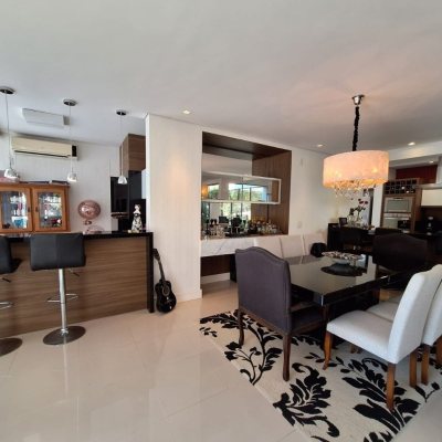 Casa em Condomínio com 282m², 4 quartos, 3 suítes, 2 garagens, no bairro João Paulo em Florianópolis