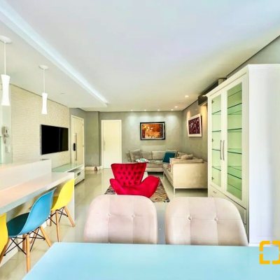 Apartamentos com 129m², 3 quartos, 3 suítes, 3 garagens, no bairro Centro em Florianópolis