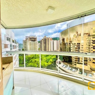Apartamentos com 129m², 3 quartos, 3 suítes, 3 garagens, no bairro Centro em Florianópolis