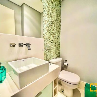 Apartamentos com 129m², 3 quartos, 3 suítes, 3 garagens, no bairro Centro em Florianópolis