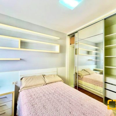 Apartamentos com 129m², 3 quartos, 3 suítes, 3 garagens, no bairro Centro em Florianópolis