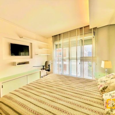 Apartamentos com 129m², 3 quartos, 3 suítes, 3 garagens, no bairro Centro em Florianópolis