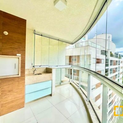 Apartamentos com 129m², 3 quartos, 3 suítes, 3 garagens, no bairro Centro em Florianópolis