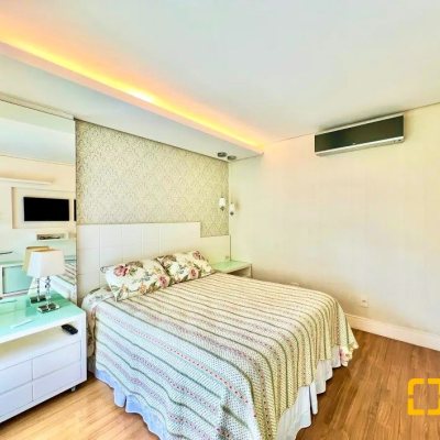 Apartamentos com 129m², 3 quartos, 3 suítes, 3 garagens, no bairro Centro em Florianópolis