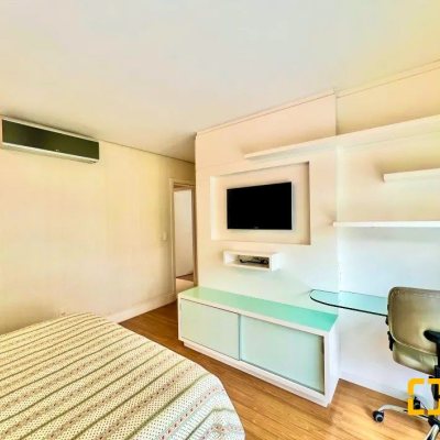 Apartamentos com 129m², 3 quartos, 3 suítes, 3 garagens, no bairro Centro em Florianópolis