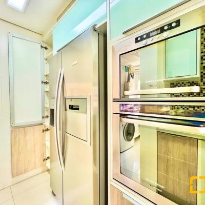 Apartamentos com 129m², 3 quartos, 3 suítes, 3 garagens, no bairro Centro em Florianópolis