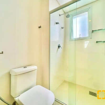 Apartamentos com 129m², 3 quartos, 3 suítes, 3 garagens, no bairro Centro em Florianópolis