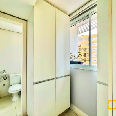 Apartamentos com 129m², 3 quartos, 3 suítes, 3 garagens, no bairro Centro em Florianópolis