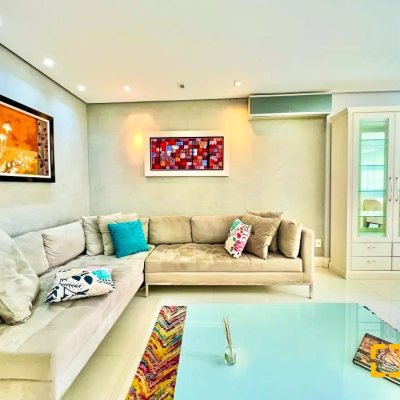 Apartamentos com 129m², 3 quartos, 3 suítes, 3 garagens, no bairro Centro em Florianópolis