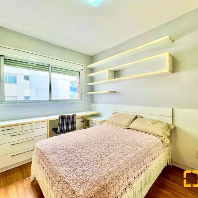 Apartamentos com 129m², 3 quartos, 3 suítes, 3 garagens, no bairro Centro em Florianópolis