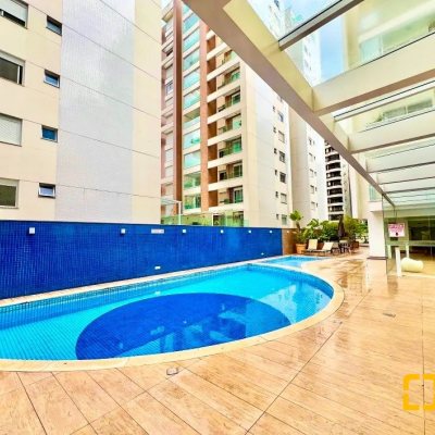 Apartamentos com 129m², 3 quartos, 3 suítes, 3 garagens, no bairro Centro em Florianópolis