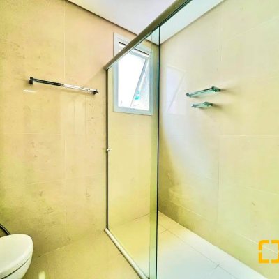 Apartamentos com 129m², 3 quartos, 3 suítes, 3 garagens, no bairro Centro em Florianópolis