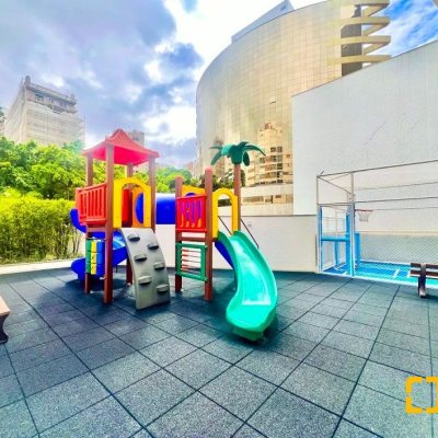 Apartamentos com 129m², 3 quartos, 3 suítes, 3 garagens, no bairro Centro em Florianópolis