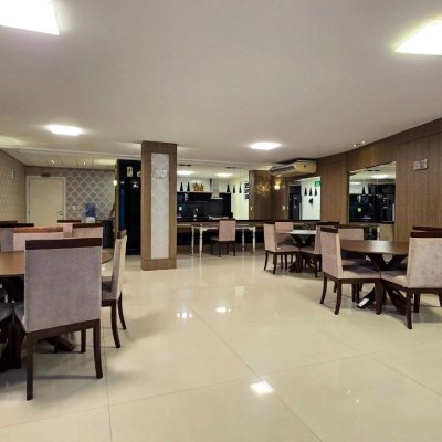 Apartamentos com 130m², 3 quartos, 3 suítes, 3 garagens, no bairro Centro em Florianópolis
