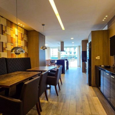 Apartamentos com 130m², 3 quartos, 3 suítes, 3 garagens, no bairro Centro em Florianópolis