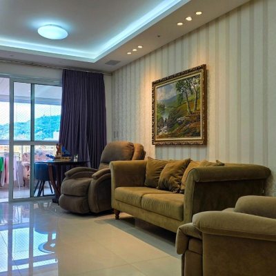 Apartamentos com 130m², 3 quartos, 3 suítes, 3 garagens, no bairro Centro em Florianópolis