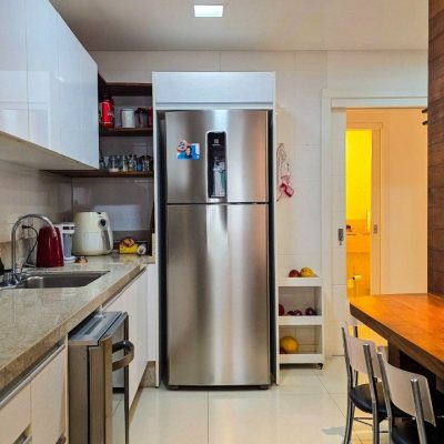 Apartamentos com 130m², 3 quartos, 3 suítes, 3 garagens, no bairro Centro em Florianópolis