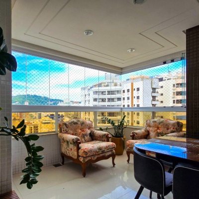 Apartamentos com 130m², 3 quartos, 3 suítes, 3 garagens, no bairro Centro em Florianópolis