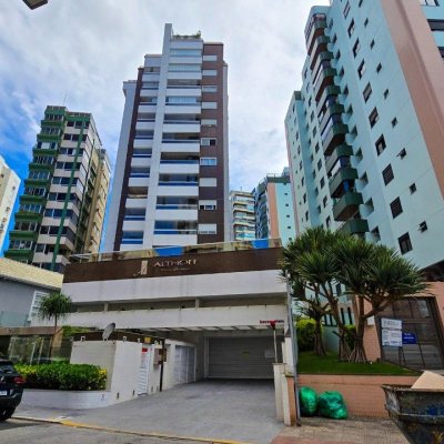 Apartamentos com 130m², 3 quartos, 3 suítes, 3 garagens, no bairro Centro em Florianópolis