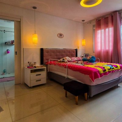 Apartamentos com 130m², 3 quartos, 3 suítes, 3 garagens, no bairro Centro em Florianópolis