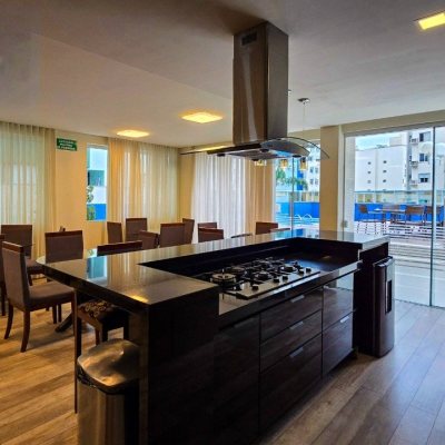 Apartamentos com 130m², 3 quartos, 3 suítes, 3 garagens, no bairro Centro em Florianópolis