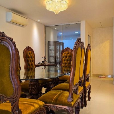 Apartamentos com 130m², 3 quartos, 3 suítes, 3 garagens, no bairro Centro em Florianópolis