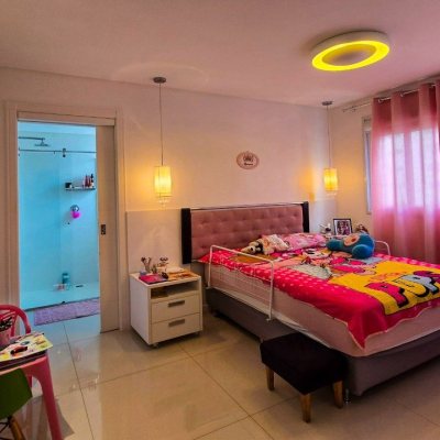 Apartamentos com 130m², 3 quartos, 3 suítes, 3 garagens, no bairro Centro em Florianópolis