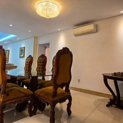 Apartamentos com 130m², 3 quartos, 3 suítes, 3 garagens, no bairro Centro em Florianópolis