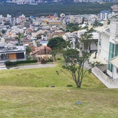 Terreno Comercial/Residencial com 720m², no bairro Agronômica em Florianópolis