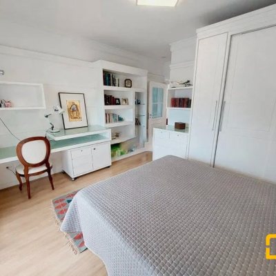 Casa com 276m², 5 quartos, 4 suítes, 4 garagens, no bairro Daniela em Florianópolis