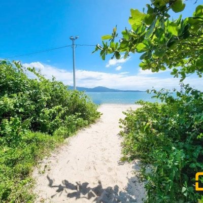 Casa com 276m², 5 quartos, 4 suítes, 4 garagens, no bairro Daniela em Florianópolis