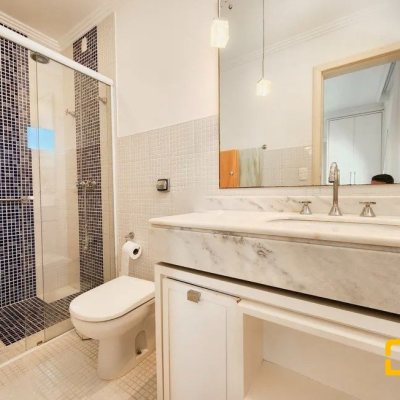 Casa com 276m², 5 quartos, 4 suítes, 4 garagens, no bairro Daniela em Florianópolis