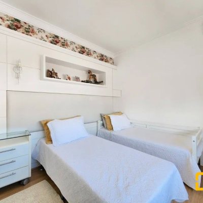 Casa com 276m², 5 quartos, 4 suítes, 4 garagens, no bairro Daniela em Florianópolis